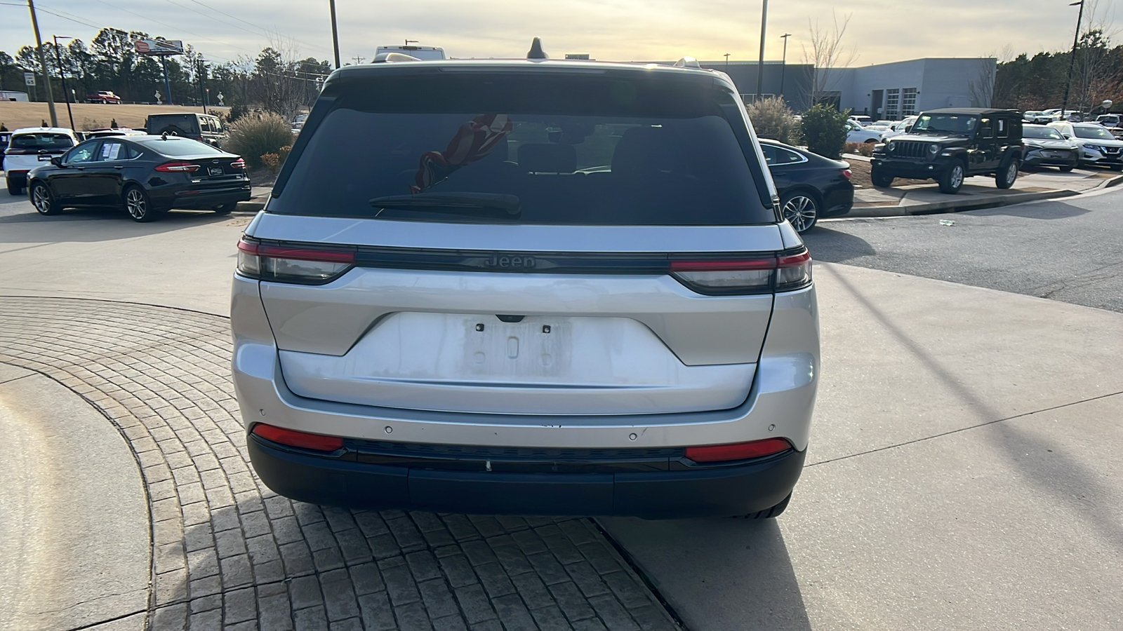 2023 Jeep Grand Cherokee Altitude 6