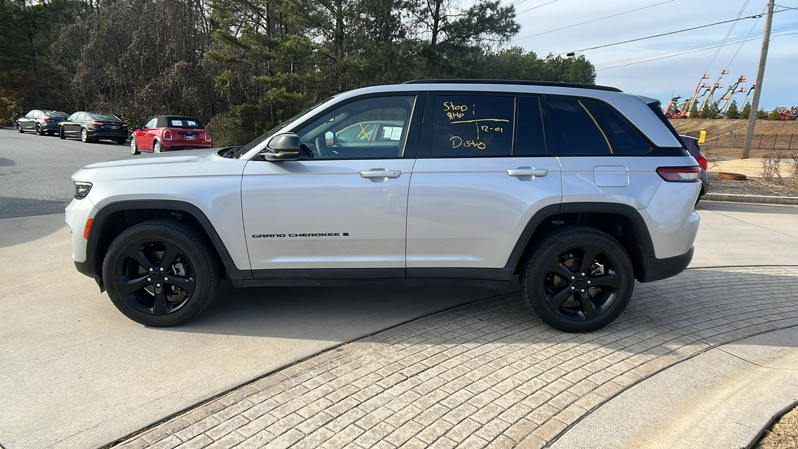 2023 Jeep Grand Cherokee Altitude 8