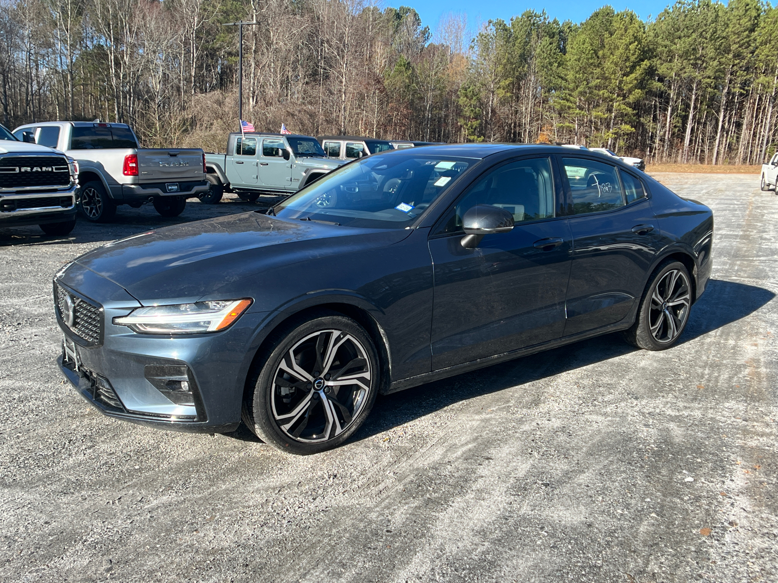 2024 Volvo S60 Core Dark Theme 1