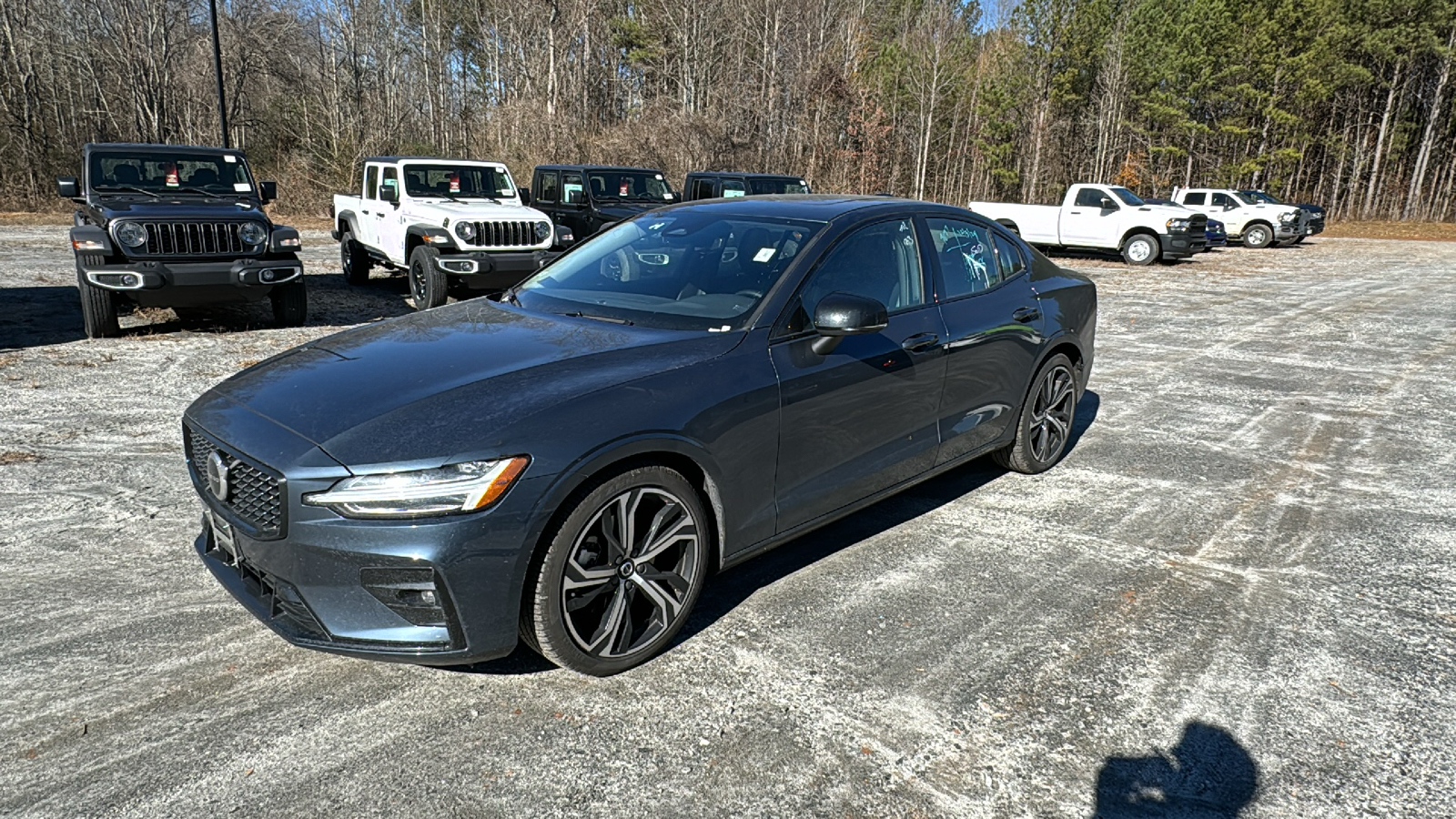 2024 Volvo S60 Core Dark Theme 3