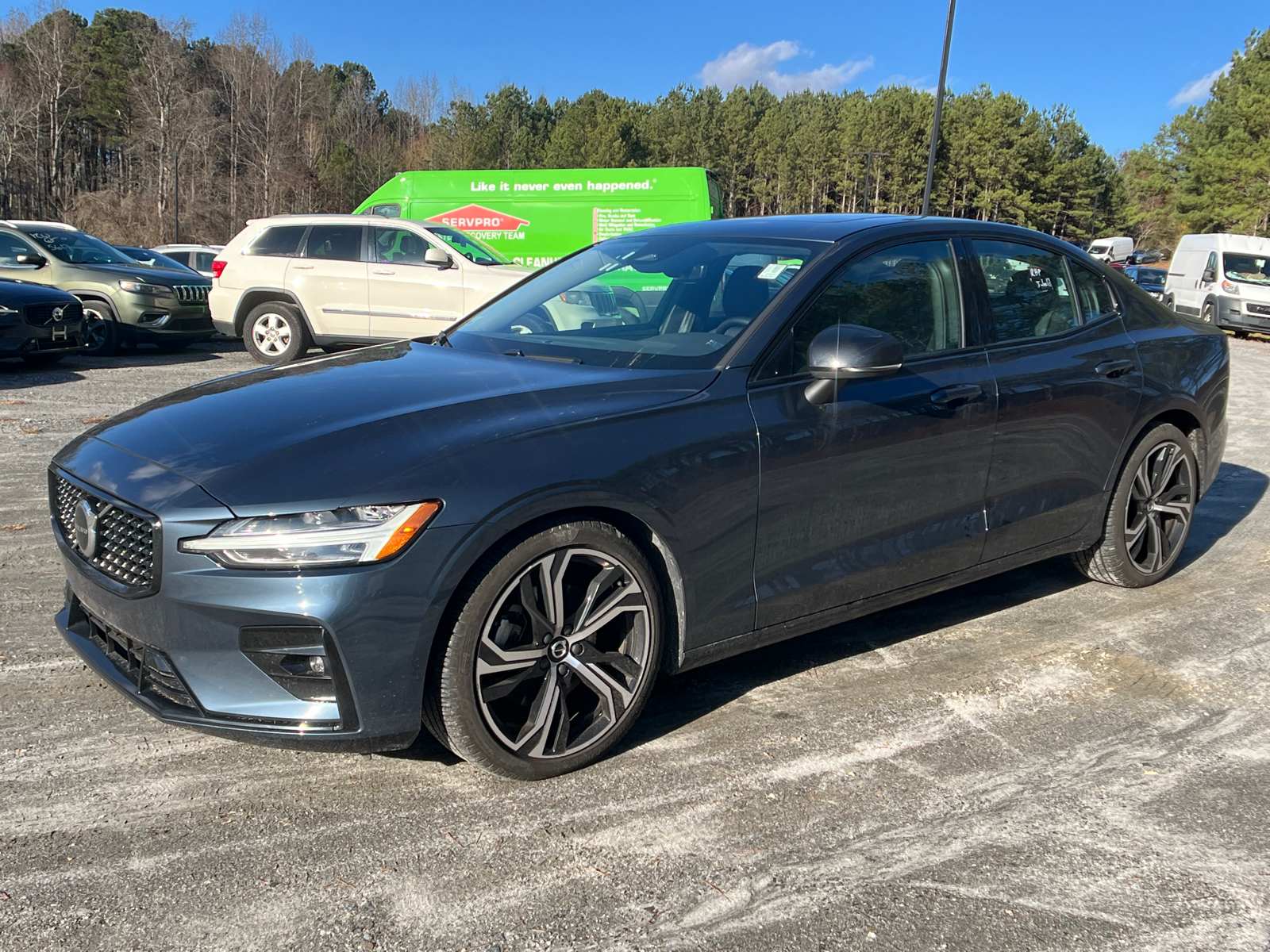 2024 Volvo S60 Core Dark Theme 1