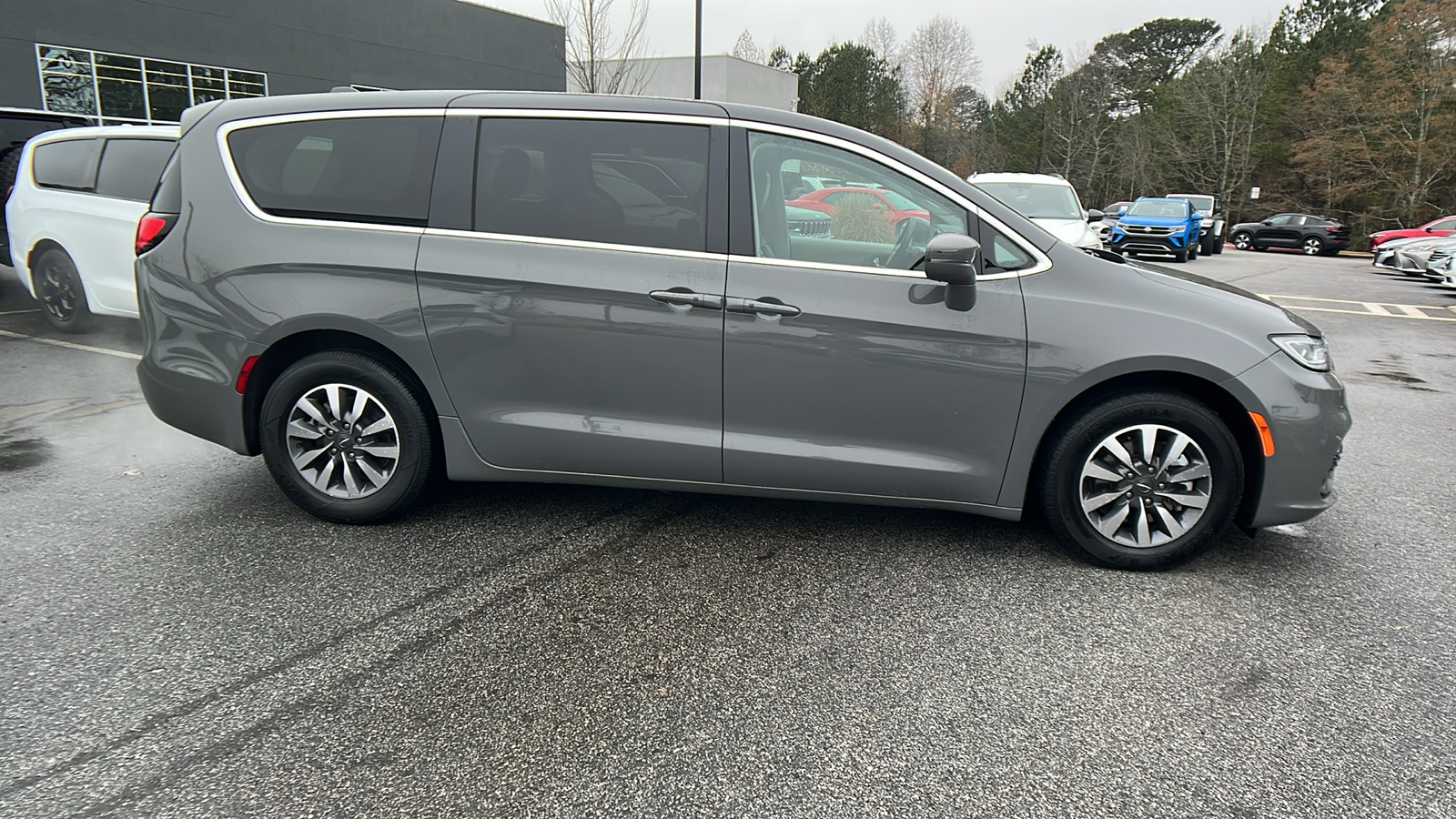 2022 Chrysler Pacifica Hybrid Touring L 4