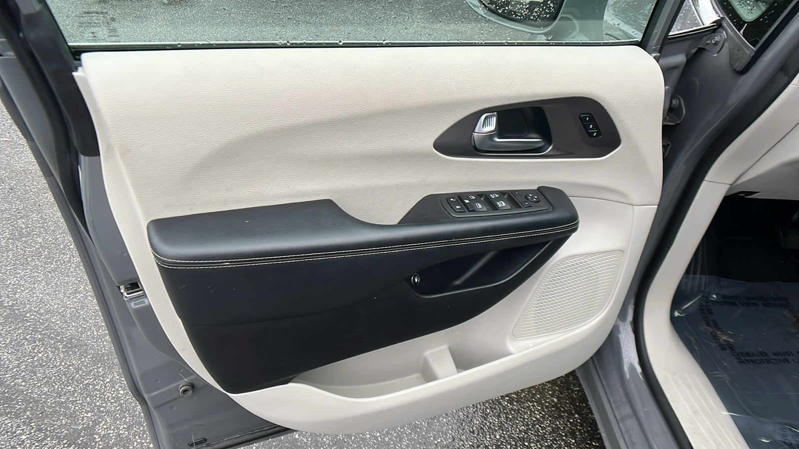 2022 Chrysler Pacifica Hybrid Touring L 11