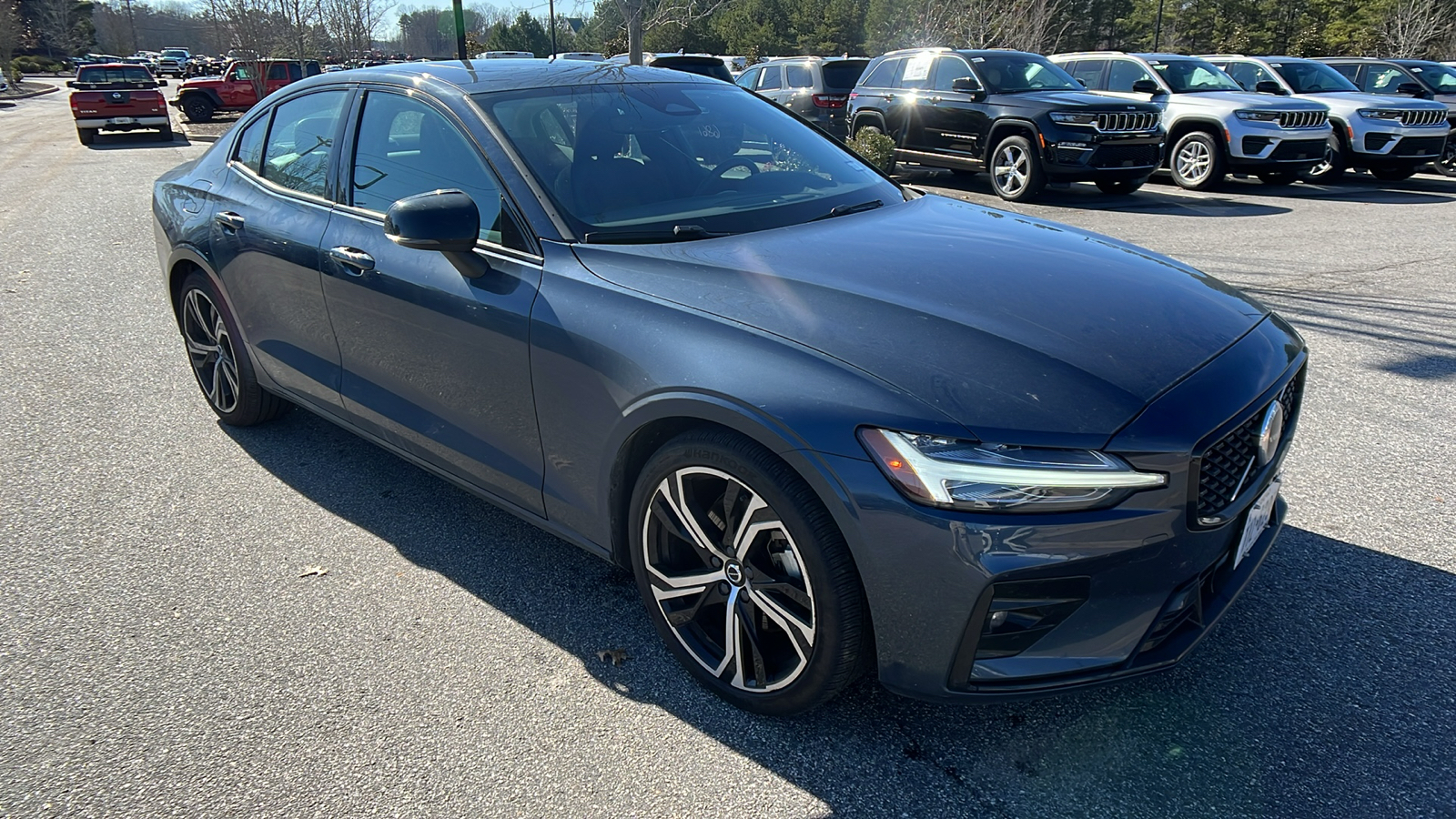 2024 Volvo S60 Core Dark Theme 3