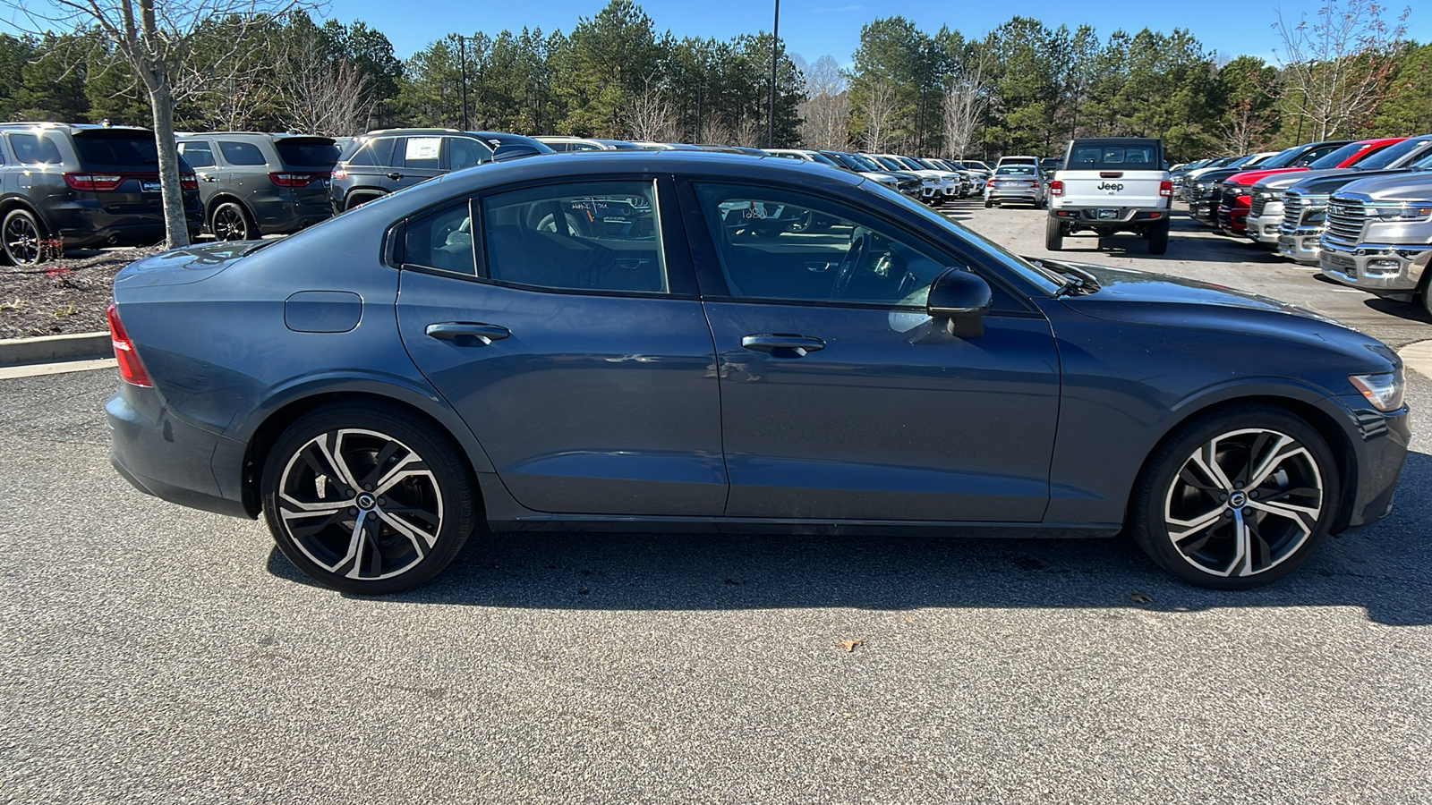 2024 Volvo S60 Core Dark Theme 4