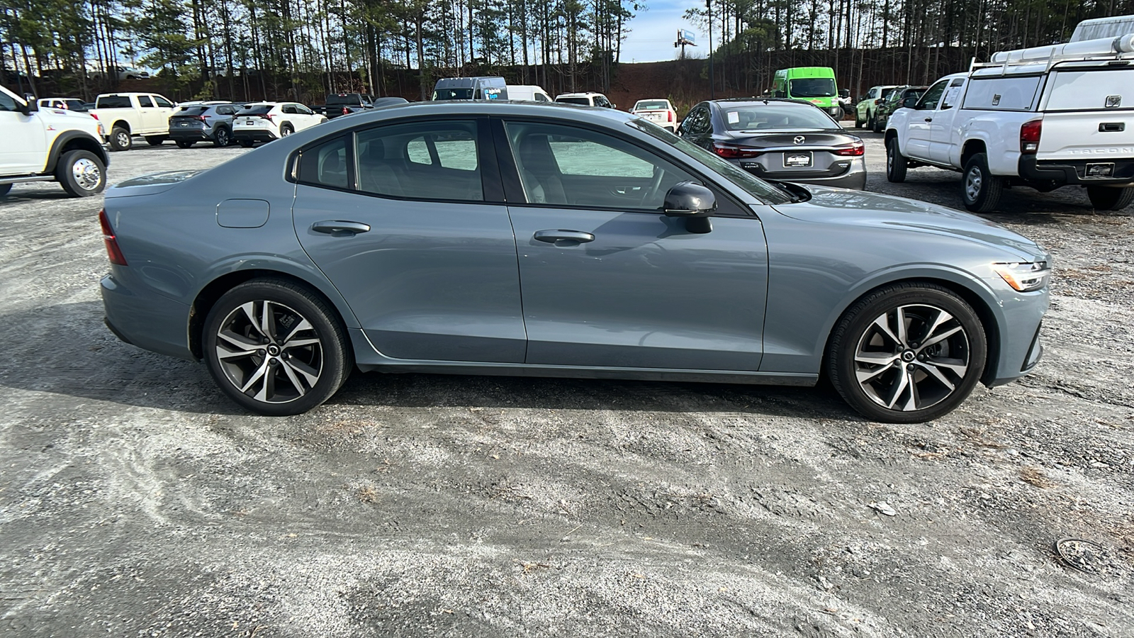 2024 Volvo S60 Core Dark Theme 4