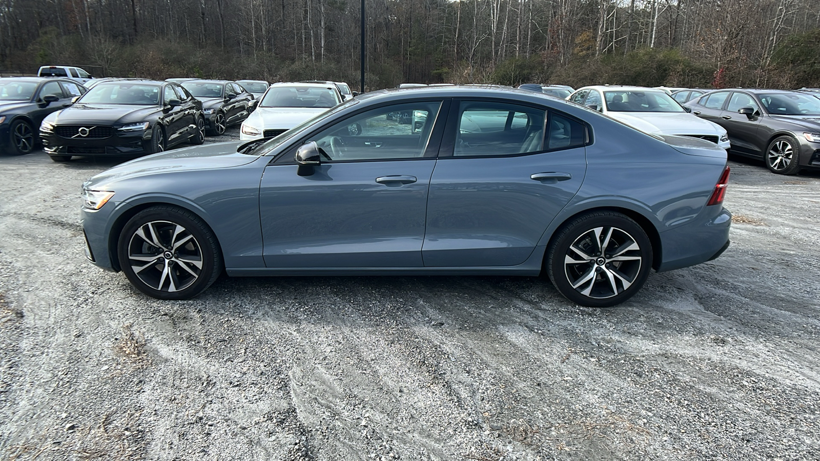 2024 Volvo S60 Core Dark Theme 8