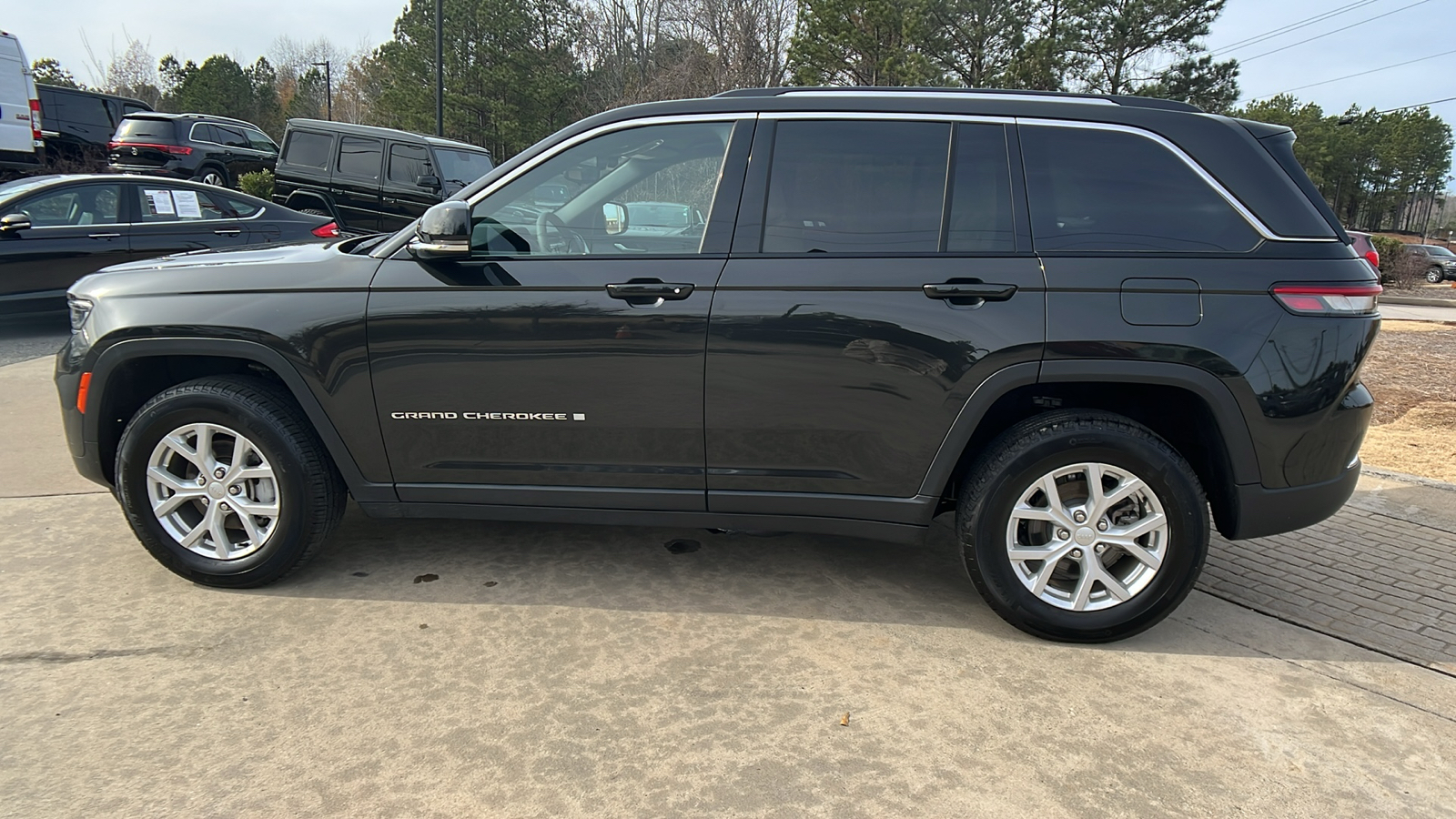 2023 Jeep Grand Cherokee Limited 8