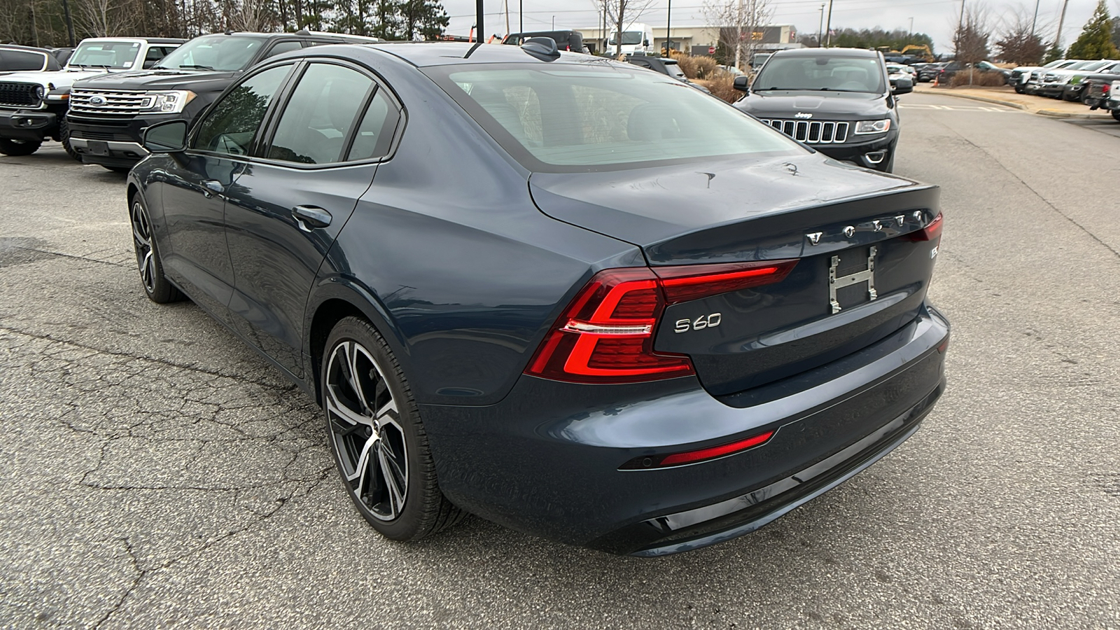 2024 Volvo S60 Core Dark Theme 7