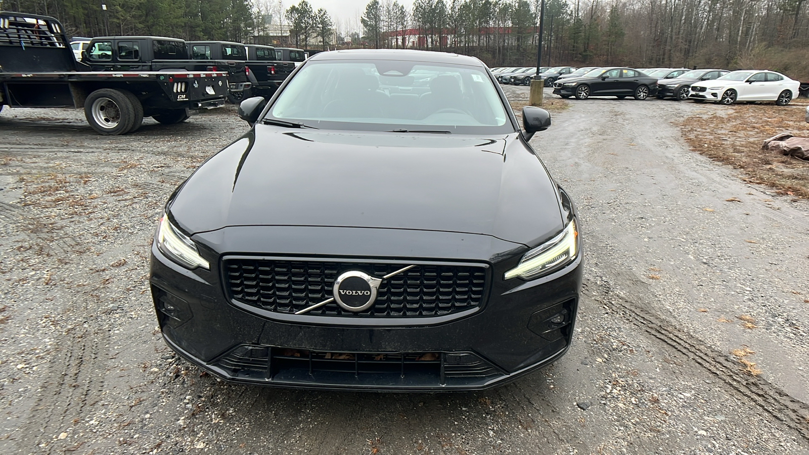 2024 Volvo S60 Core Dark Theme 2