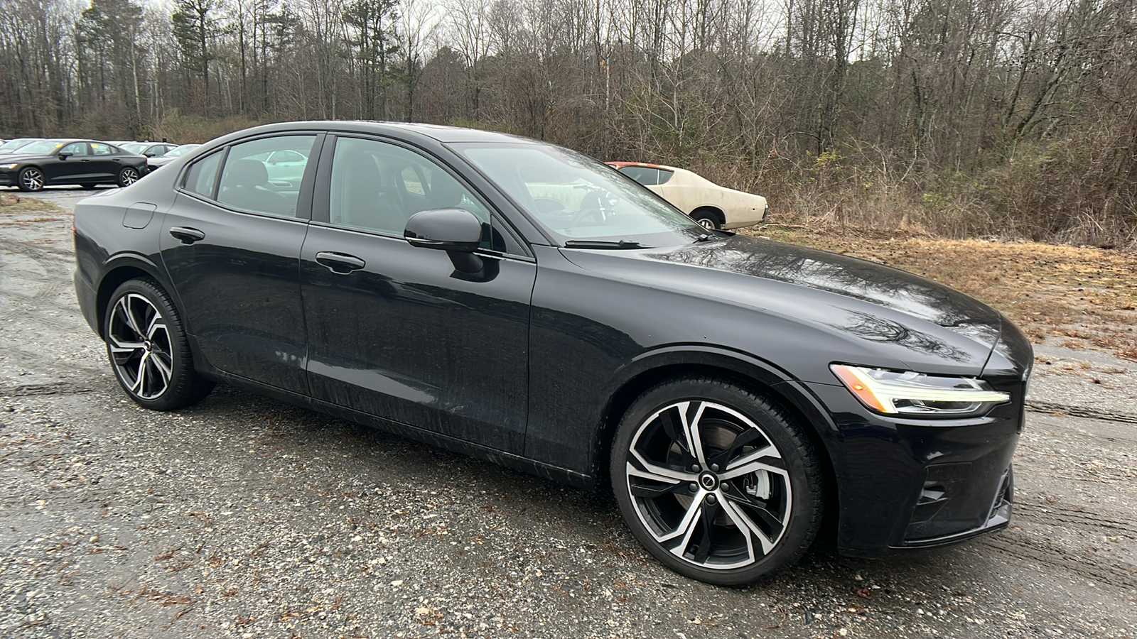 2024 Volvo S60 Core Dark Theme 3