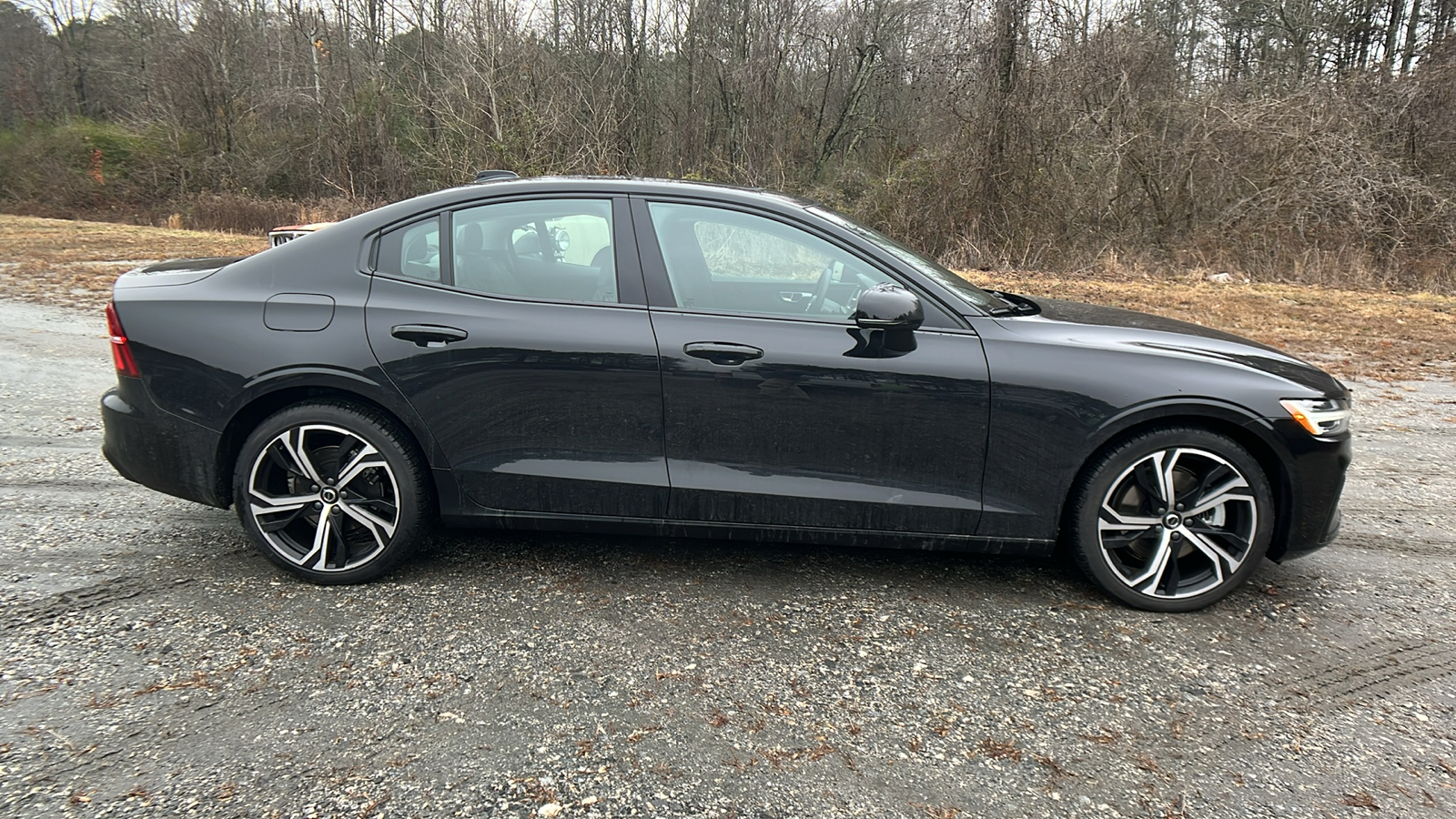 2024 Volvo S60 Core Dark Theme 4