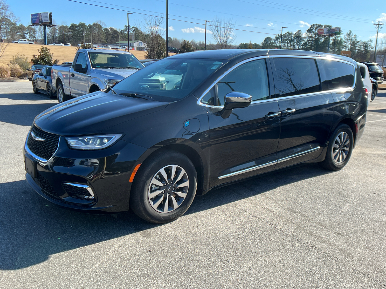 2023 Chrysler Pacifica Hybrid Limited 1