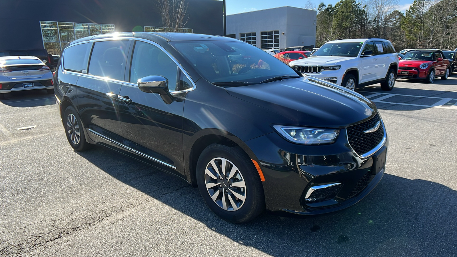 2023 Chrysler Pacifica Hybrid Limited 3