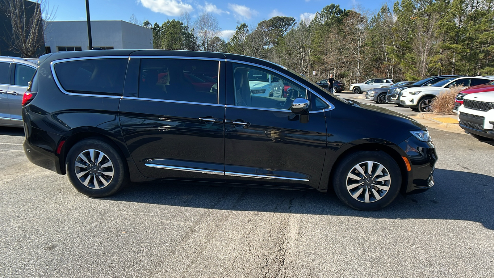 2023 Chrysler Pacifica Hybrid Limited 4