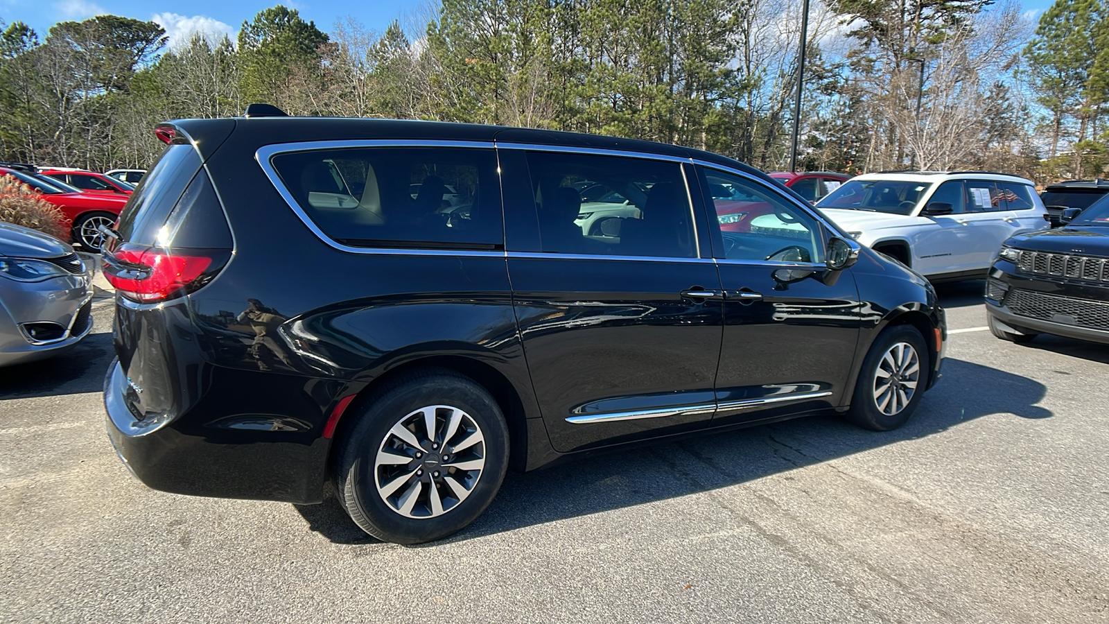 2023 Chrysler Pacifica Hybrid Limited 5