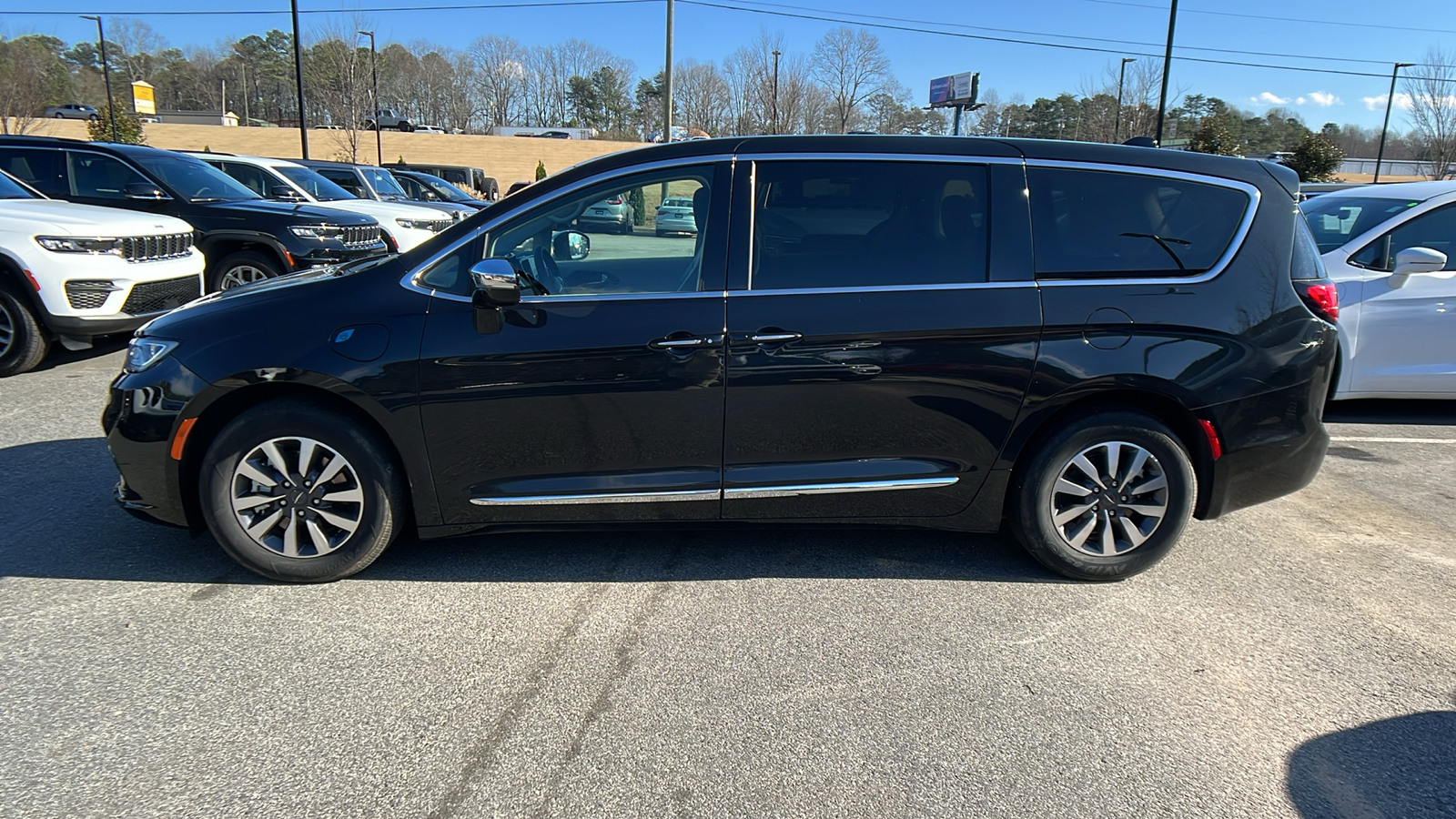 2023 Chrysler Pacifica Hybrid Limited 8