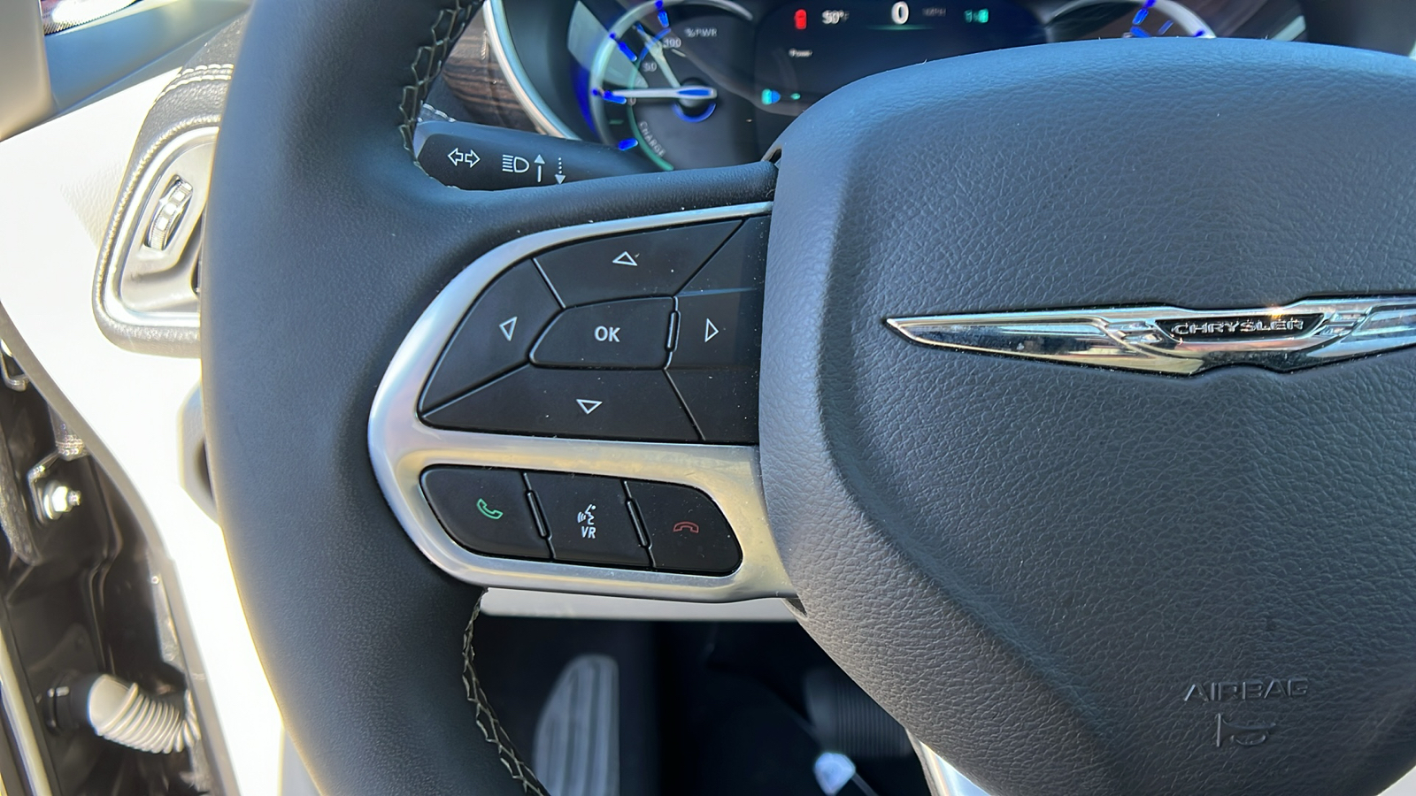 2023 Chrysler Pacifica Hybrid Limited 22