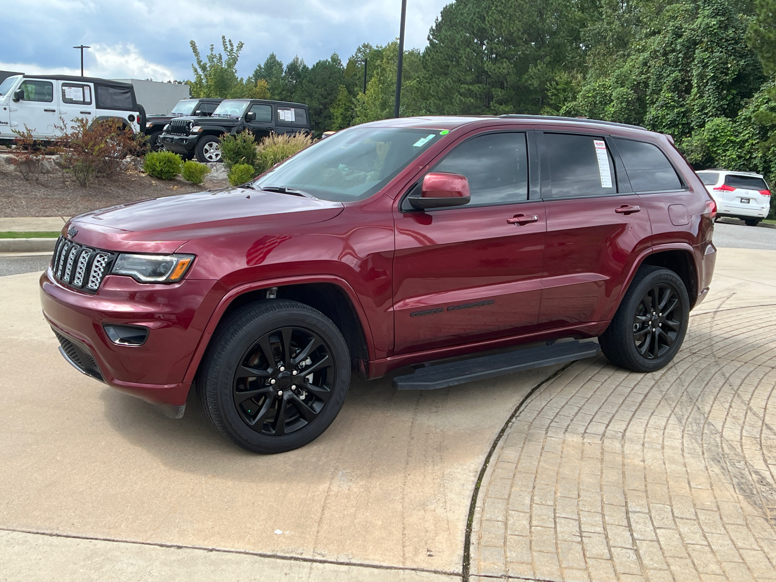 2020 Jeep Grand Cherokee Altitude 1