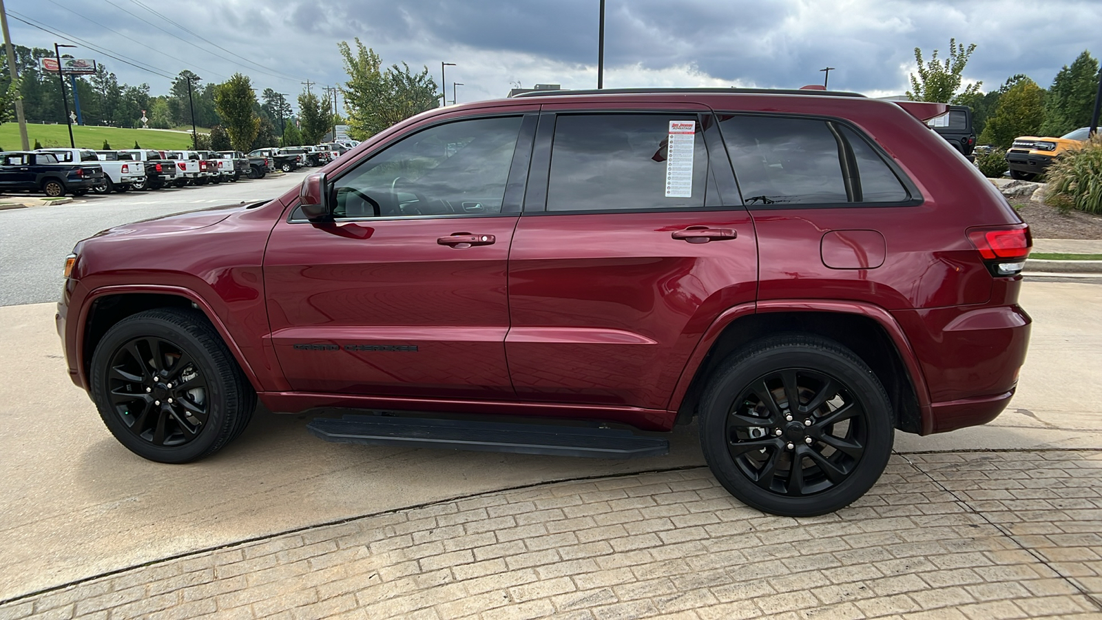 2020 Jeep Grand Cherokee Altitude 8