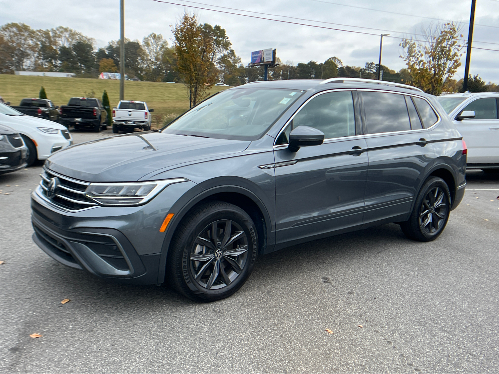 2023 Volkswagen Tiguan SE 1