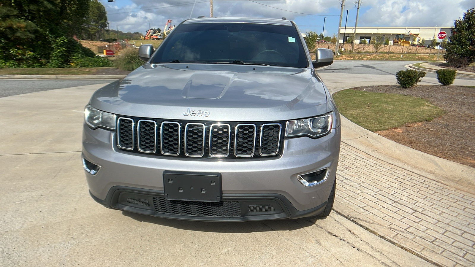 2018 Jeep Grand Cherokee Laredo E 2