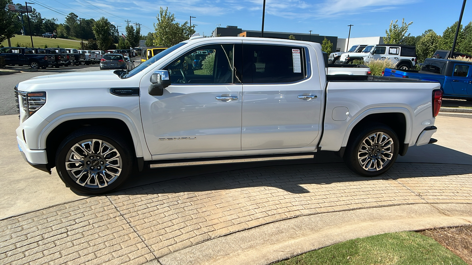 2023 GMC Sierra 1500 Denali Ultimate 8