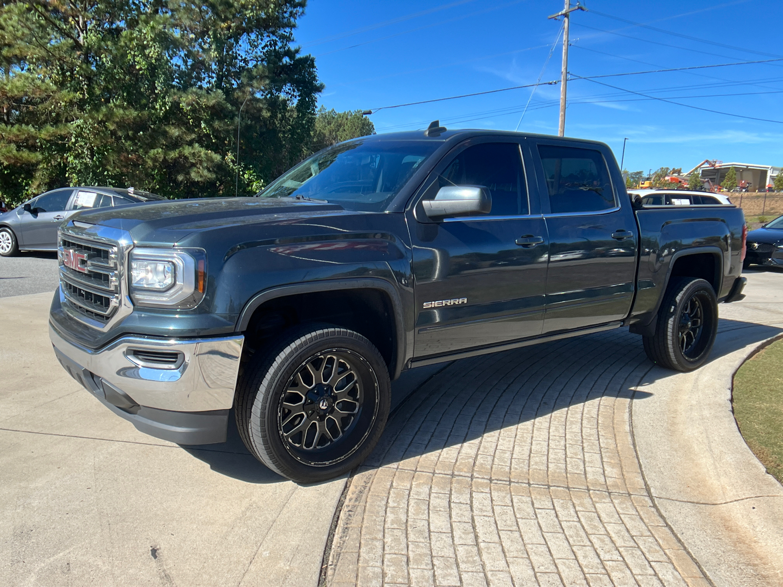 2017 GMC Sierra 1500 SLE 1