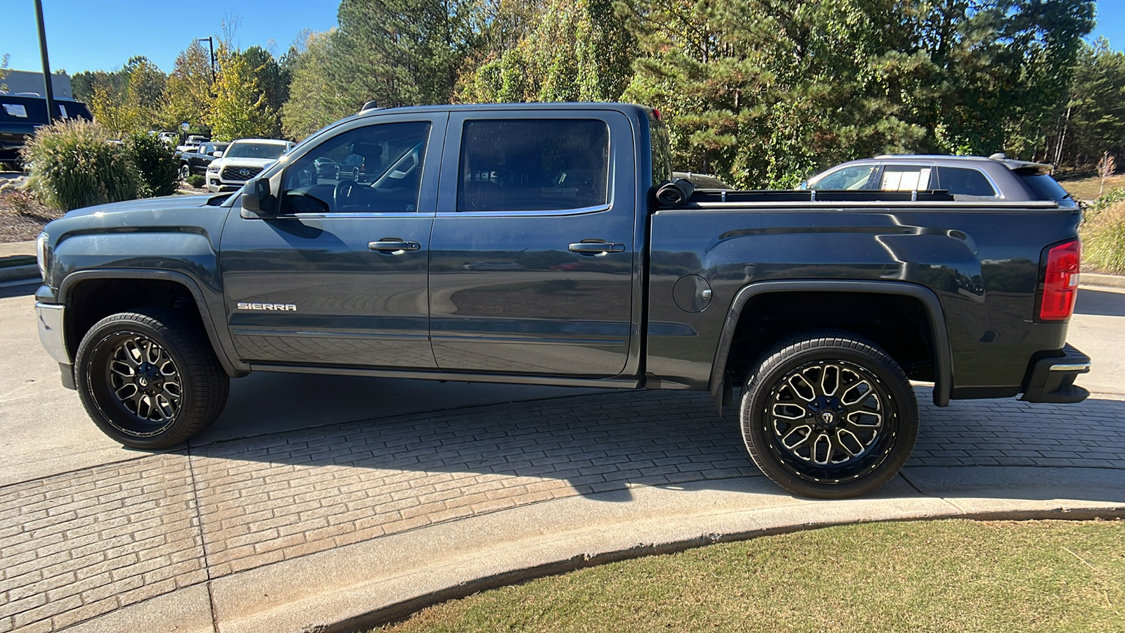 2017 GMC Sierra 1500 SLE 8