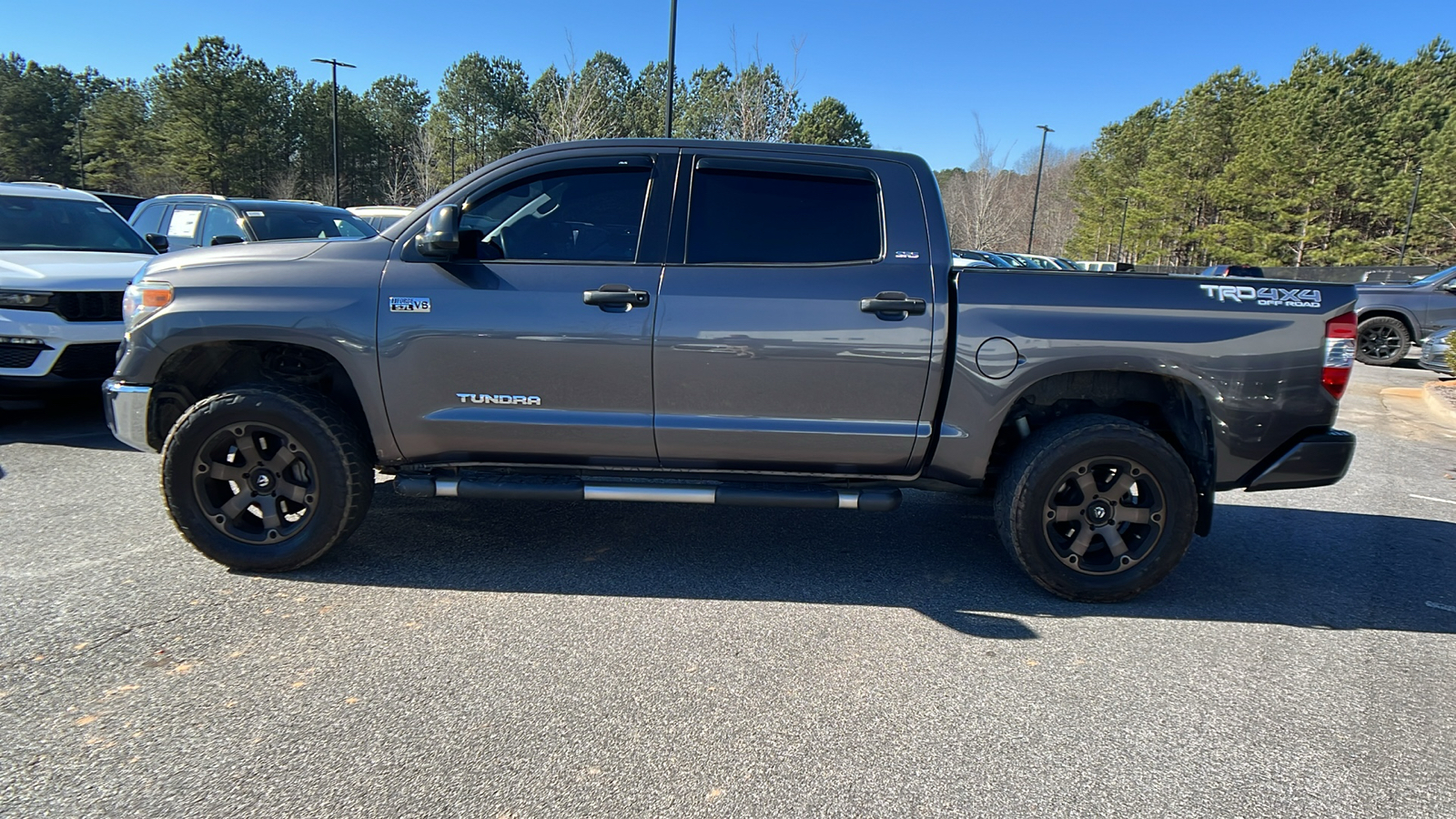 2017 Toyota Tundra 4WD SR5 8