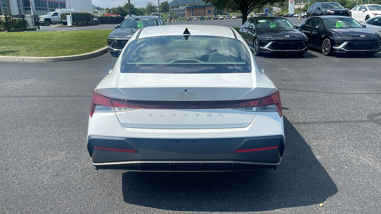 2024 Hyundai Elantra SE 5