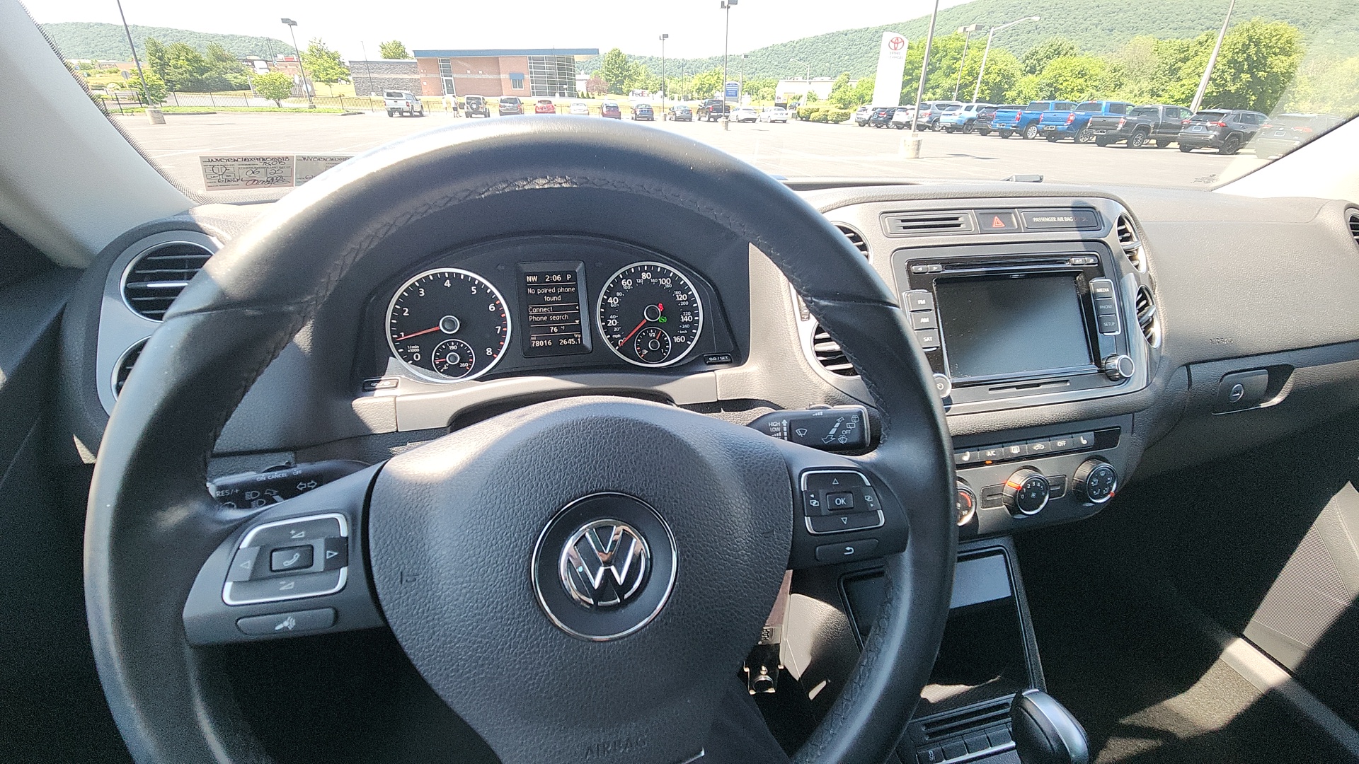 2015 Volkswagen Tiguan SE 23