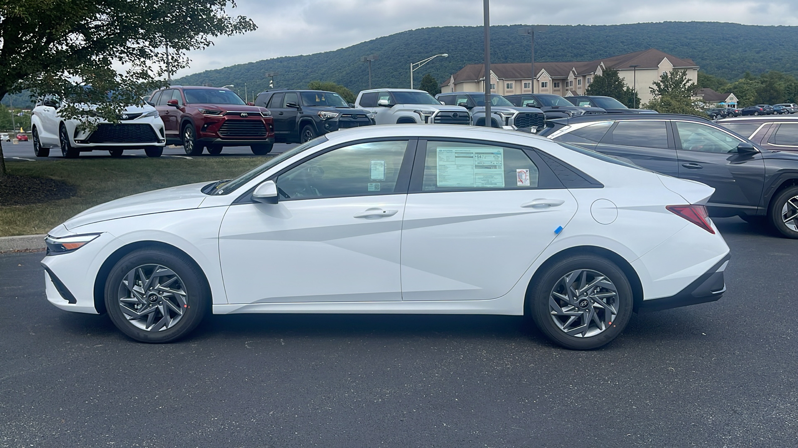 2025 Hyundai Elantra Hybrid Blue 7