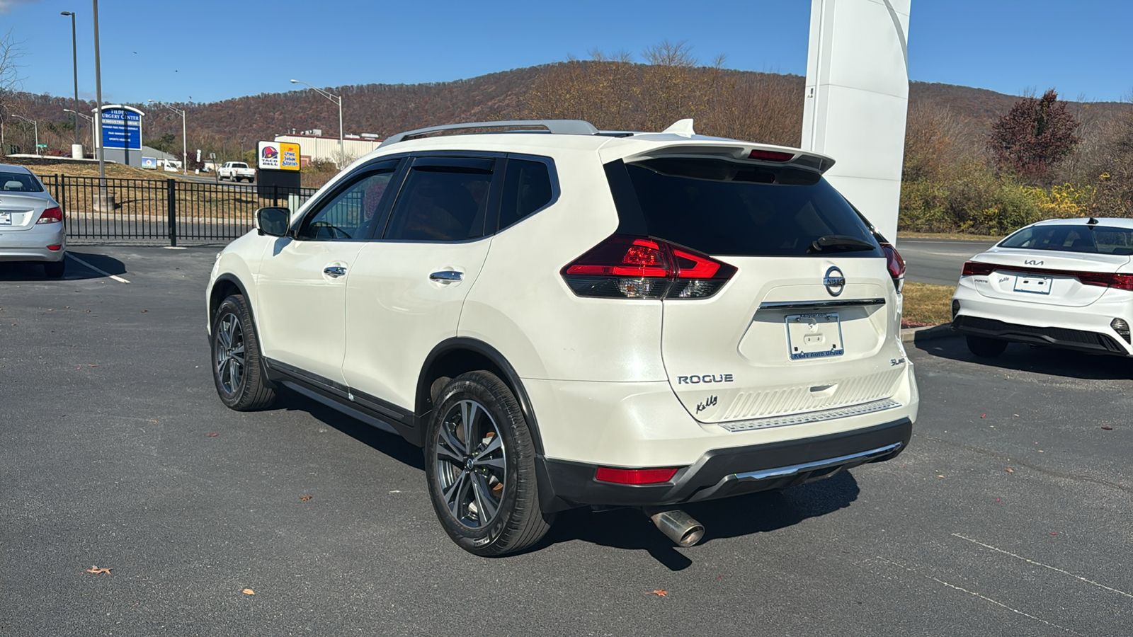 2017 Nissan Rogue SL 12