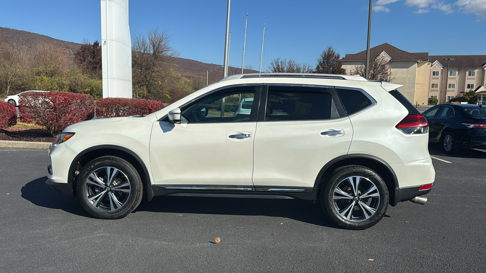 2017 Nissan Rogue SL 13