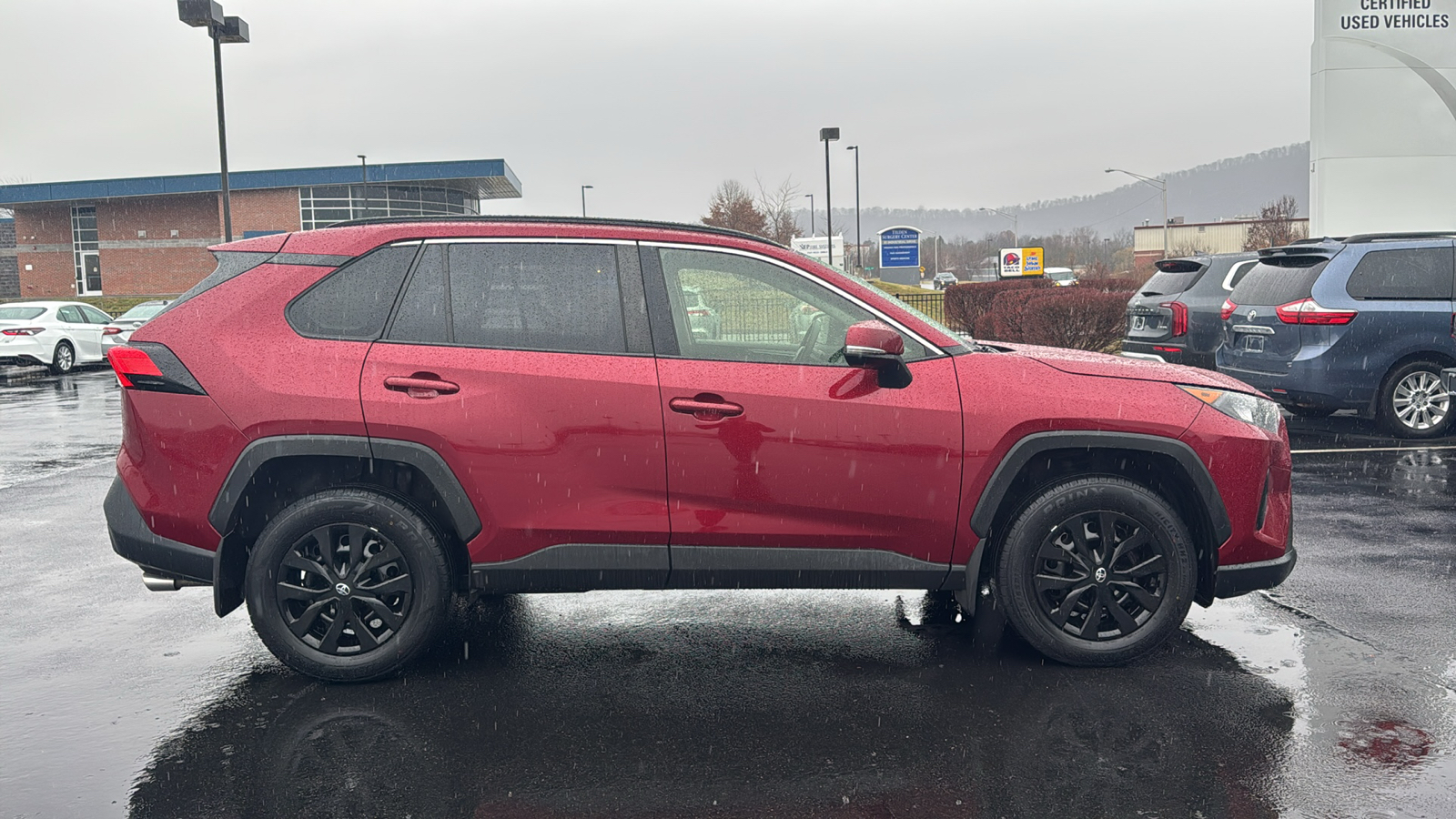 2019 Toyota RAV4 LE 4