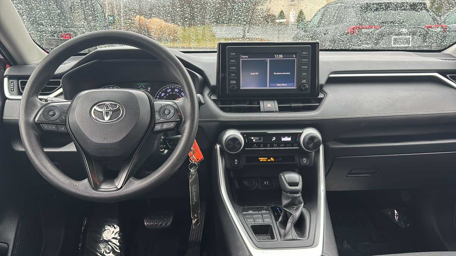 2019 Toyota RAV4 LE 18