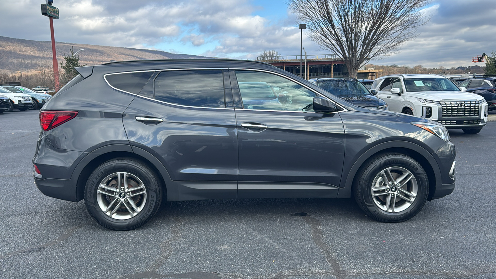 2017 Hyundai Santa Fe Sport 2.4 Base 4