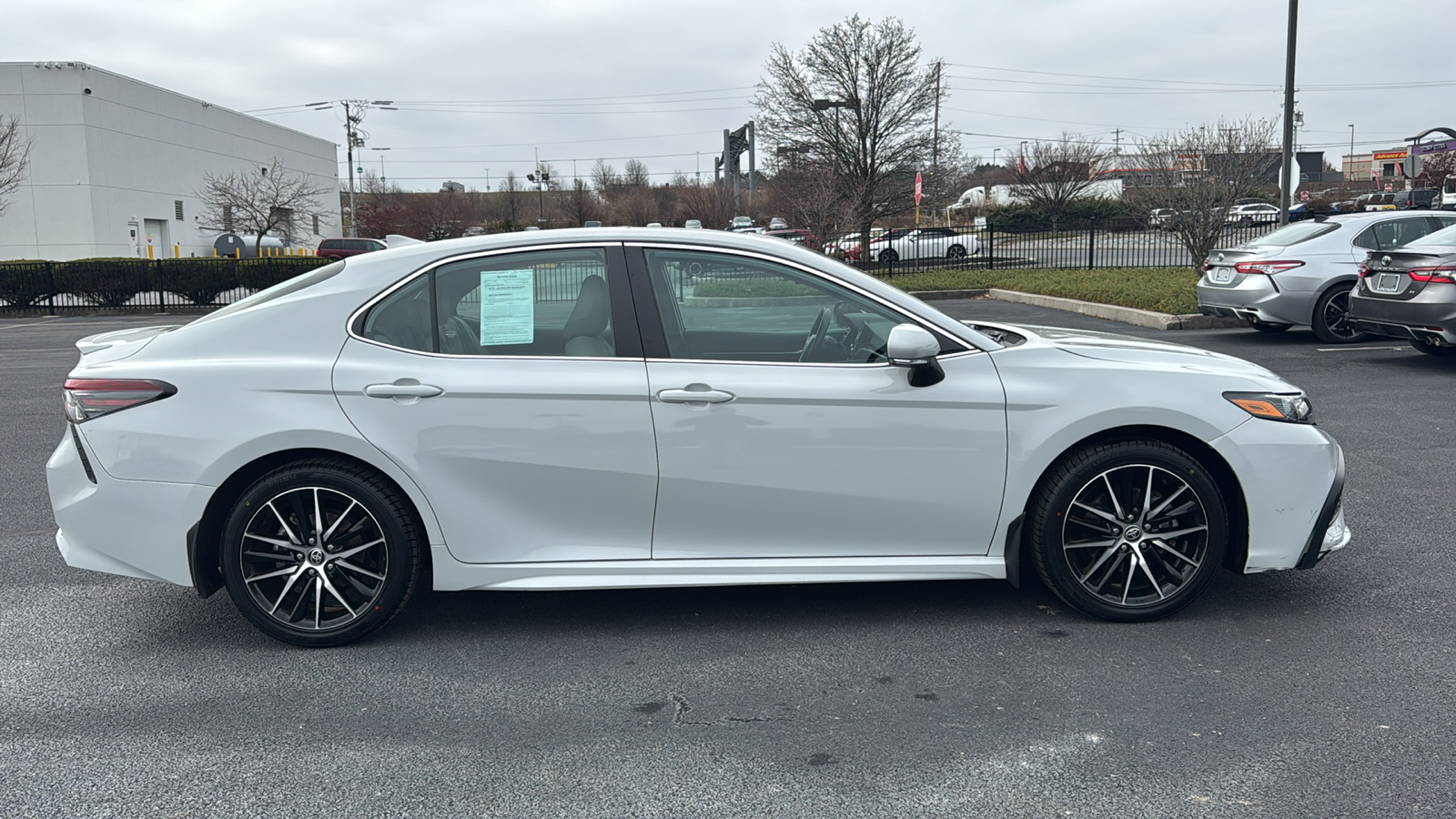 2022 Toyota Camry SE 4