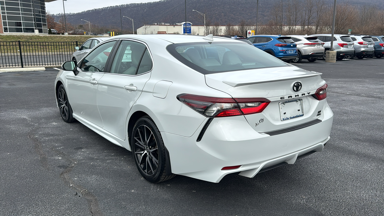 2022 Toyota Camry SE 10