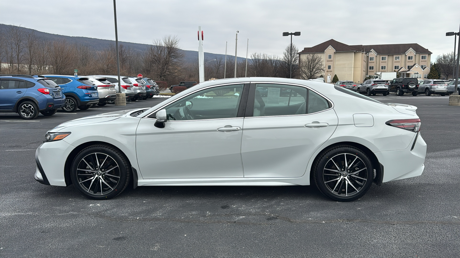 2022 Toyota Camry SE 11