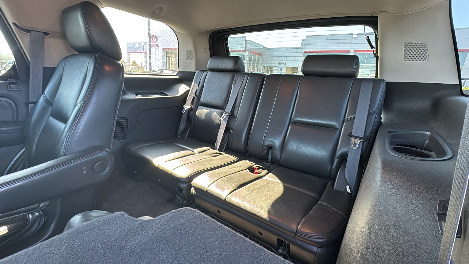 2011 Cadillac Escalade Luxury 19