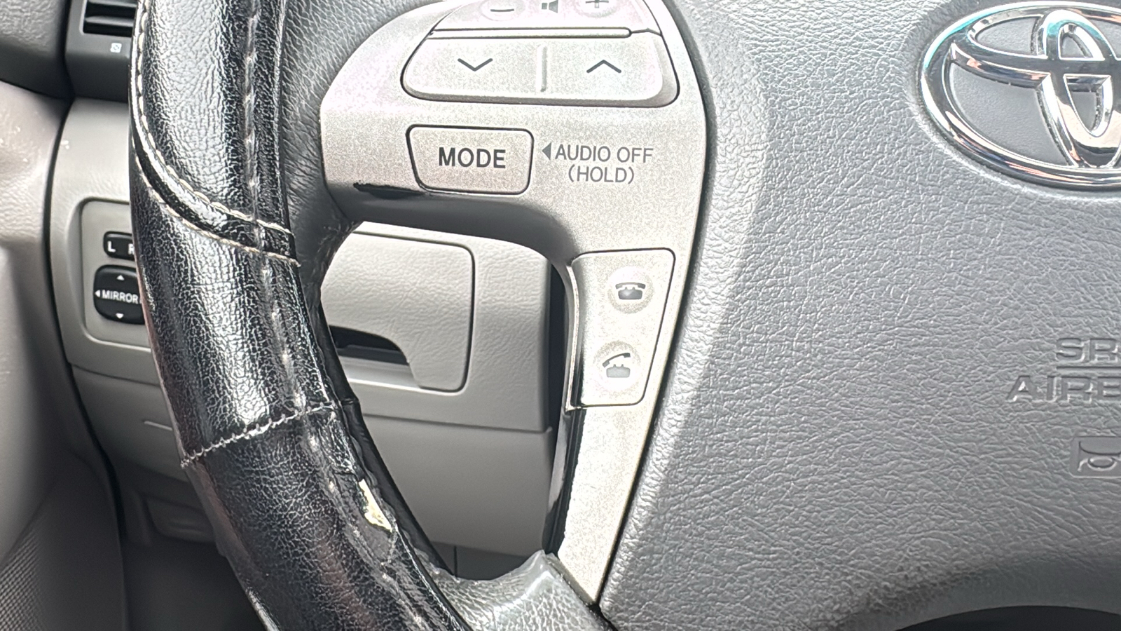 2009 Toyota Camry XLE 26