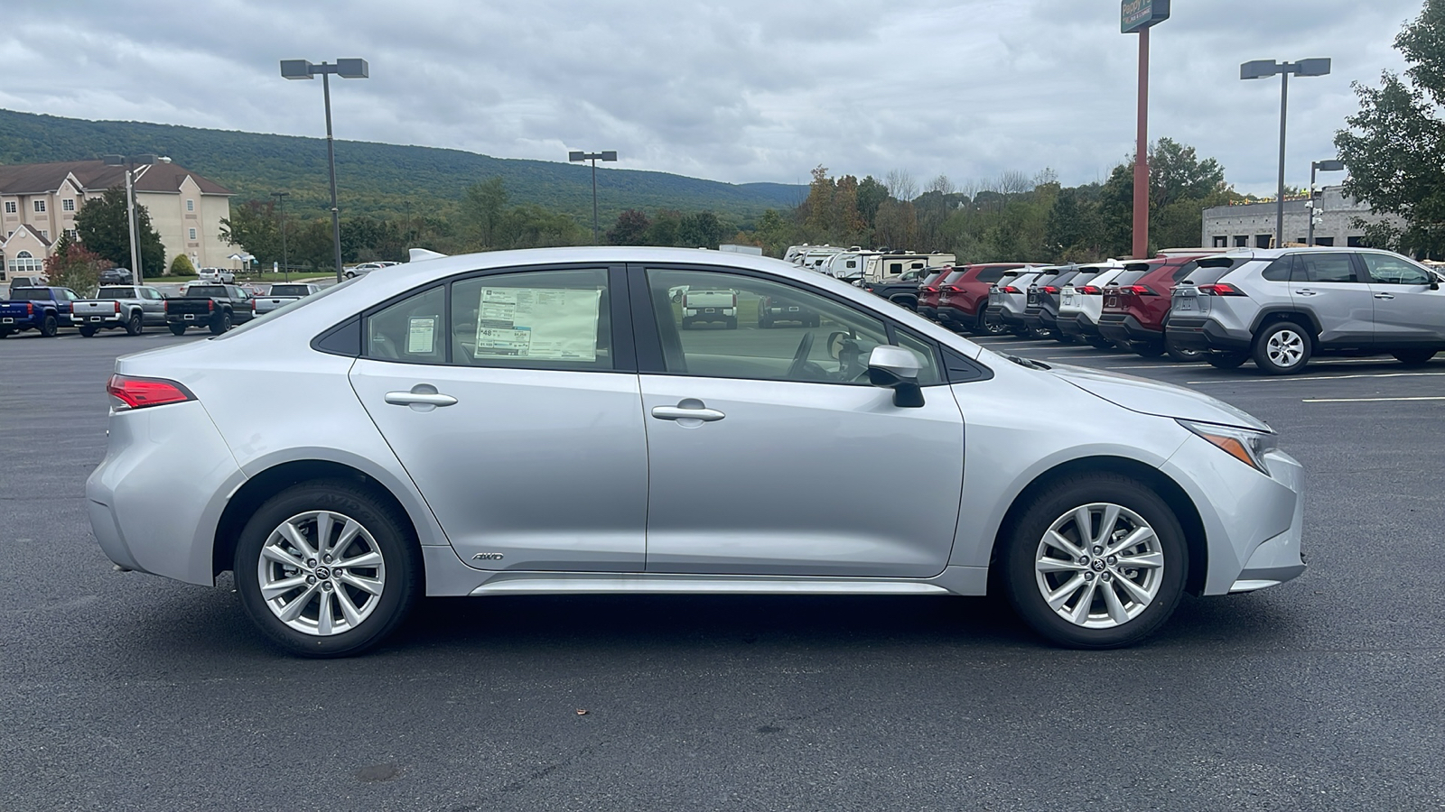 2024 Toyota Corolla Hybrid LE 3