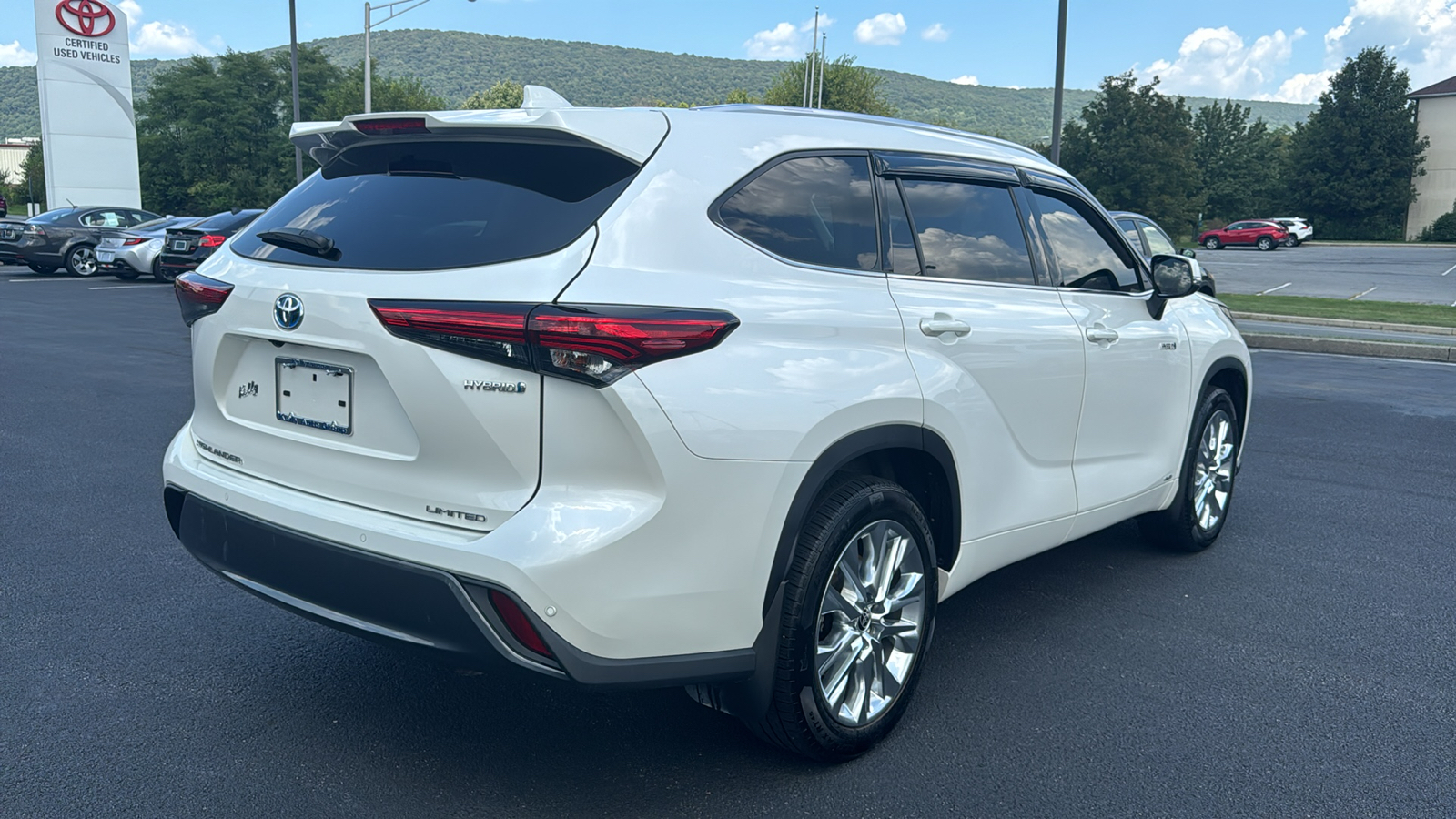 2021 Toyota Highlander Hybrid Limited 8