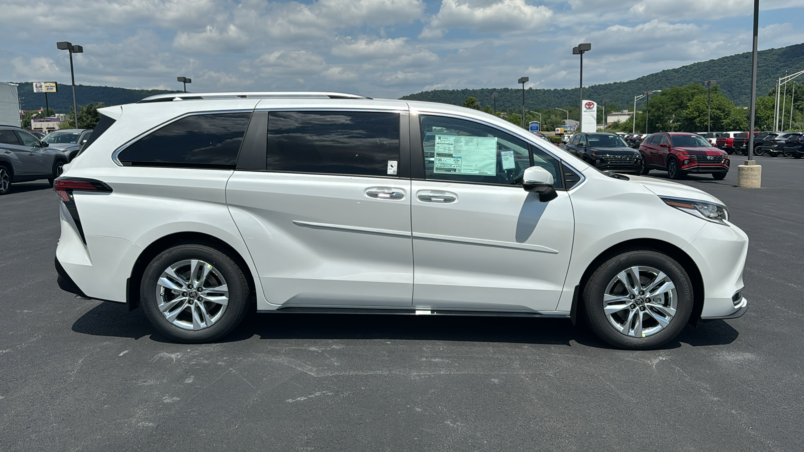 2024 Toyota Sienna Limited 3