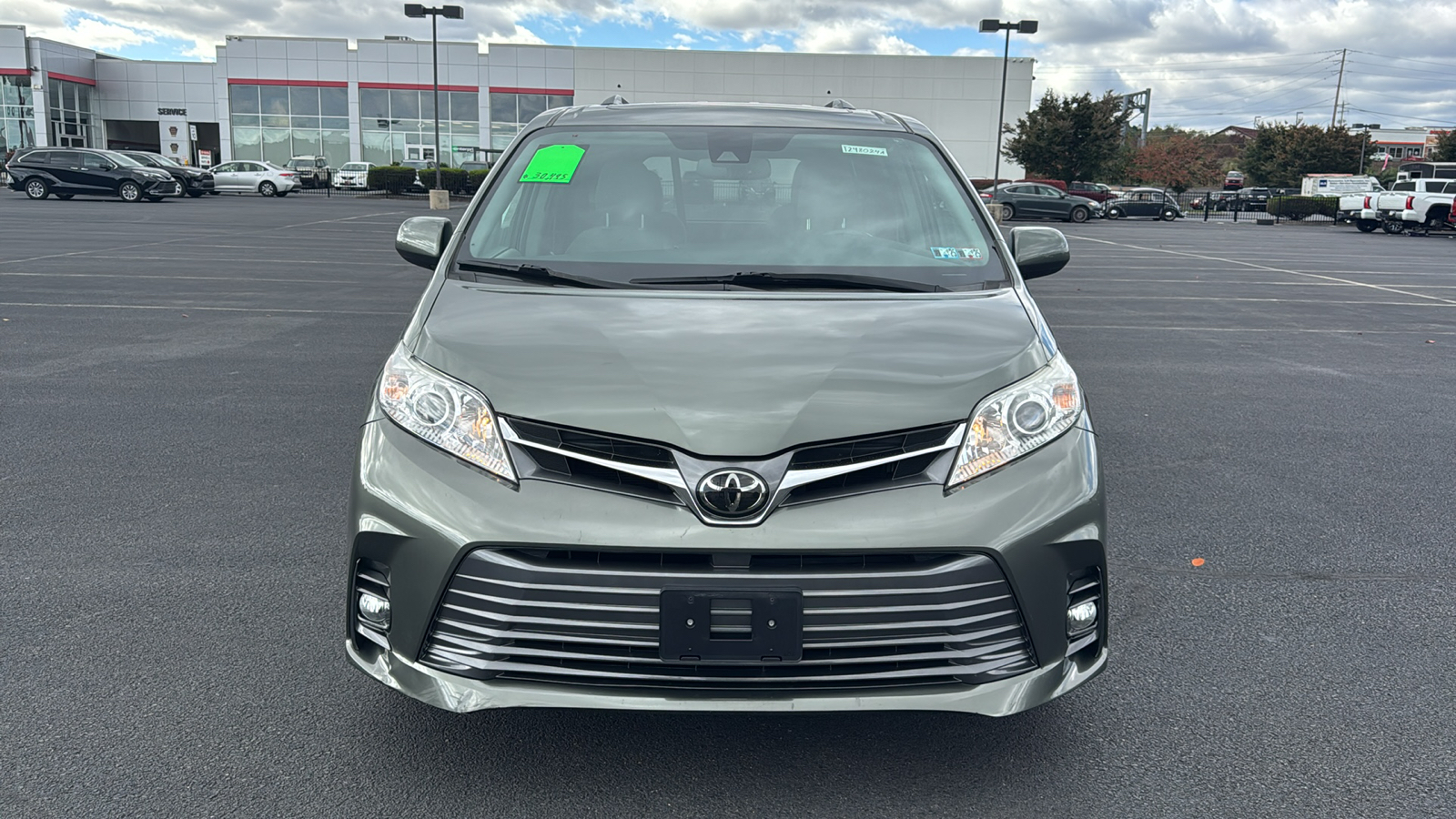 2018 Toyota Sienna XLE 2