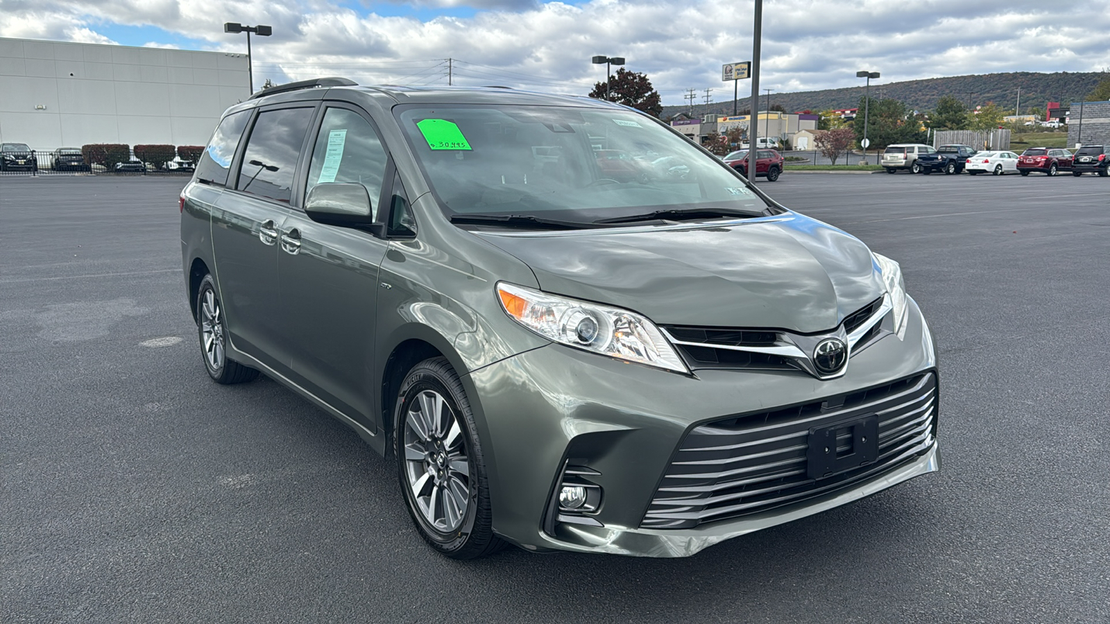 2018 Toyota Sienna XLE 3