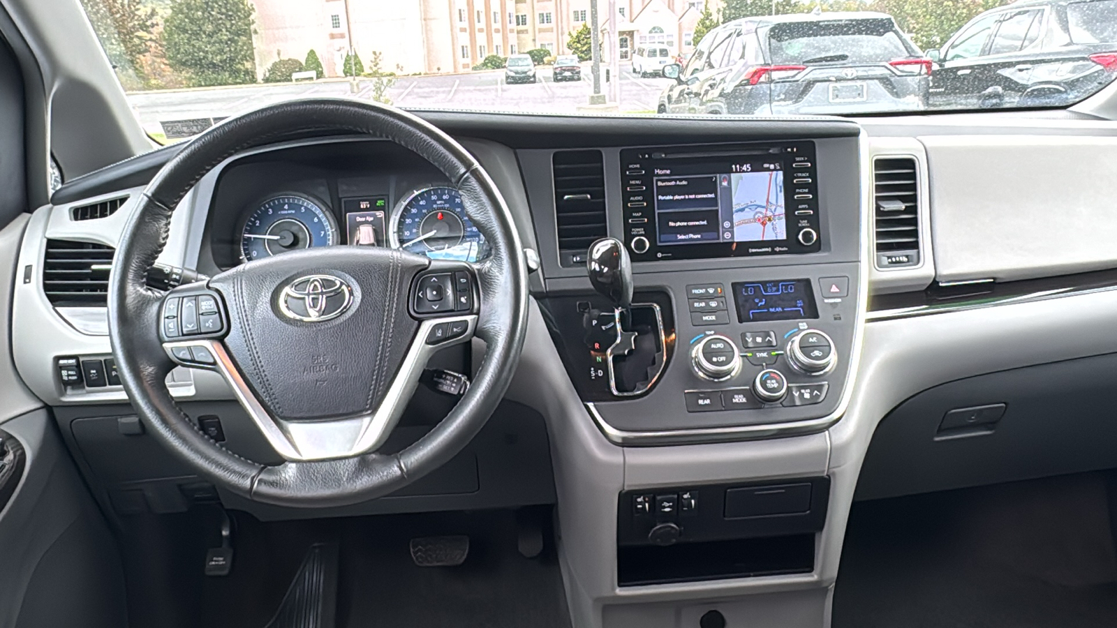 2018 Toyota Sienna XLE 17