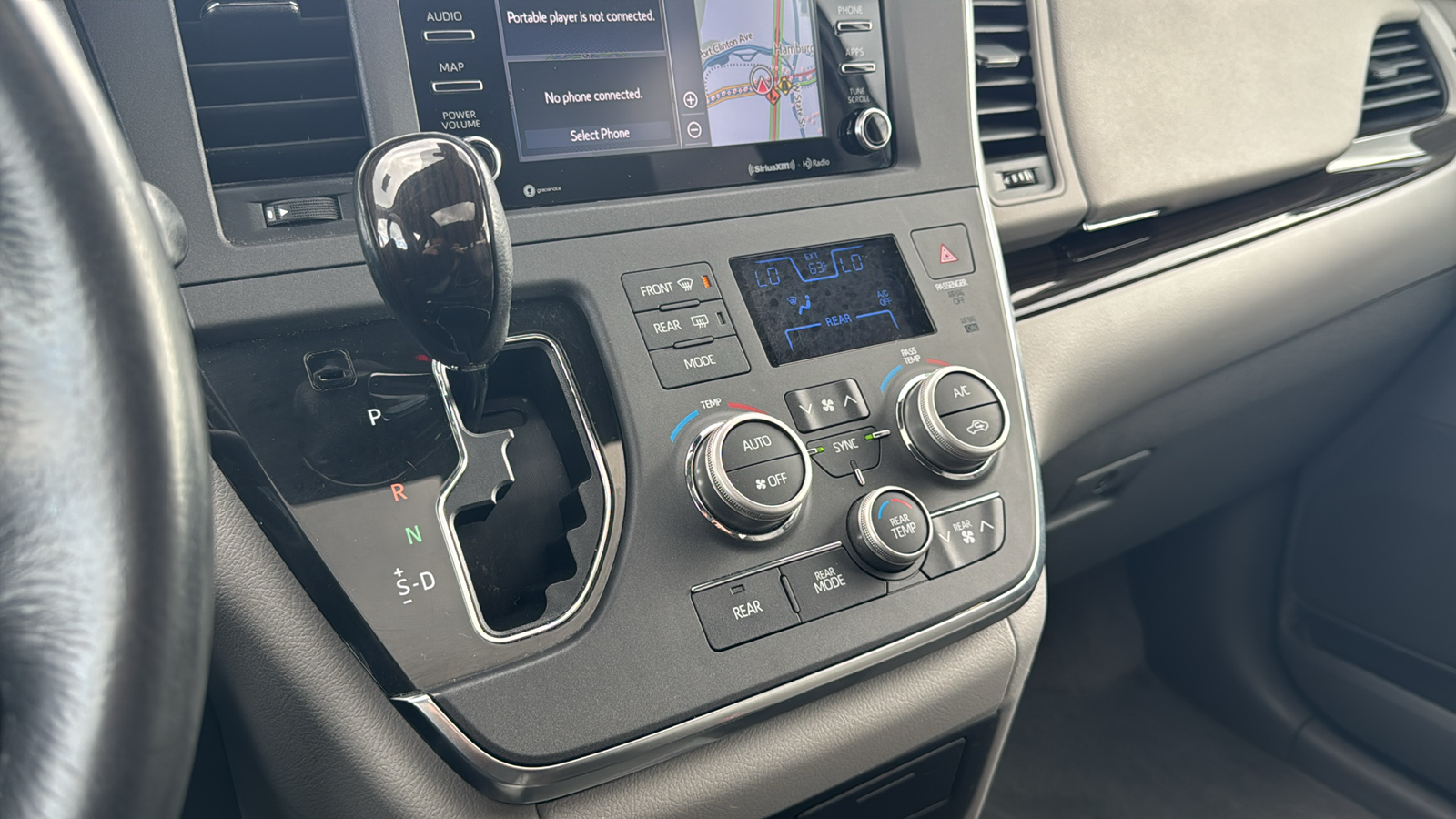 2018 Toyota Sienna XLE 31